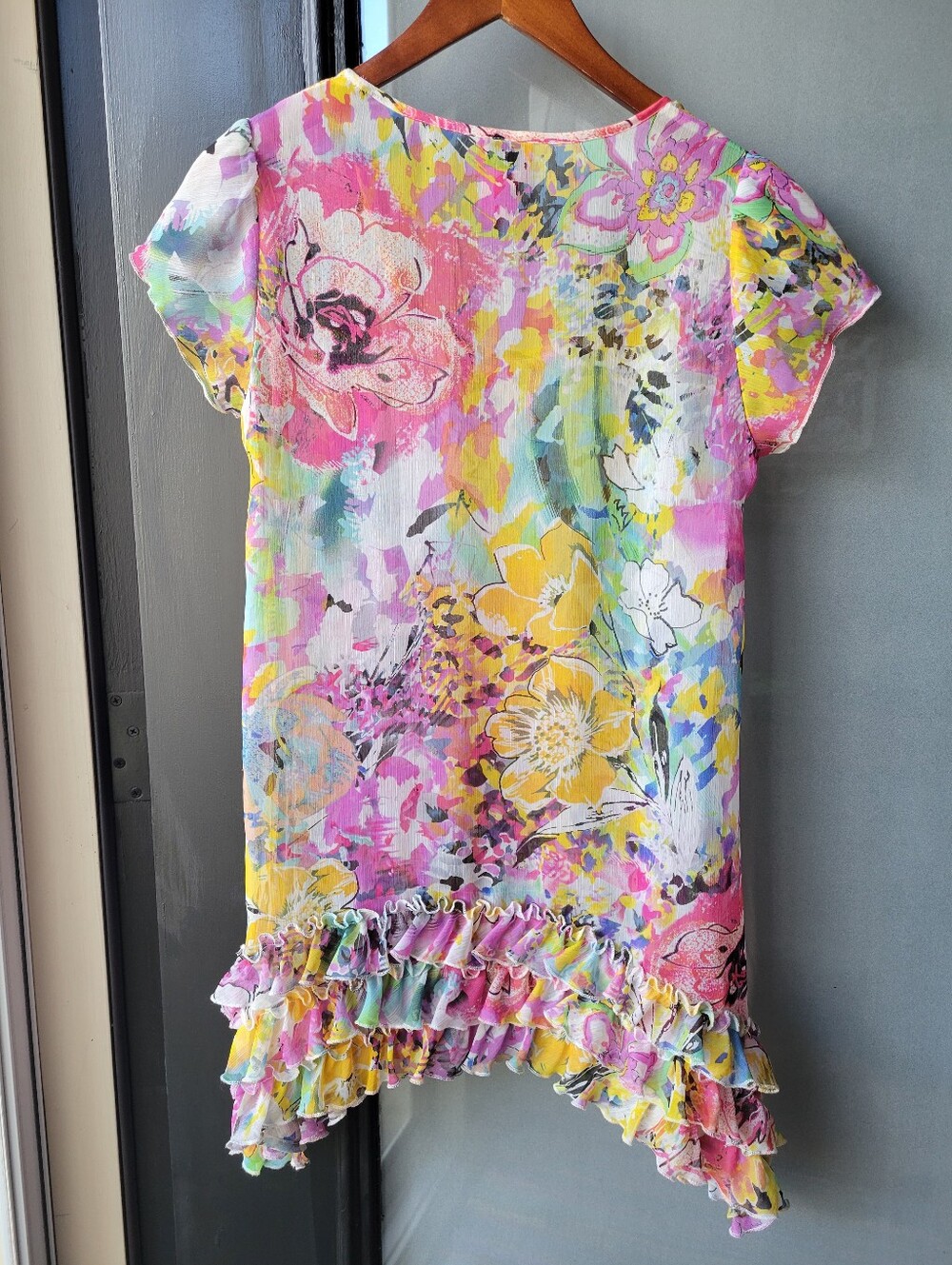Cristina vibrant, Multi-colored Floral print Short Sleeve Top Med Ruffled - Picture 3 of 9